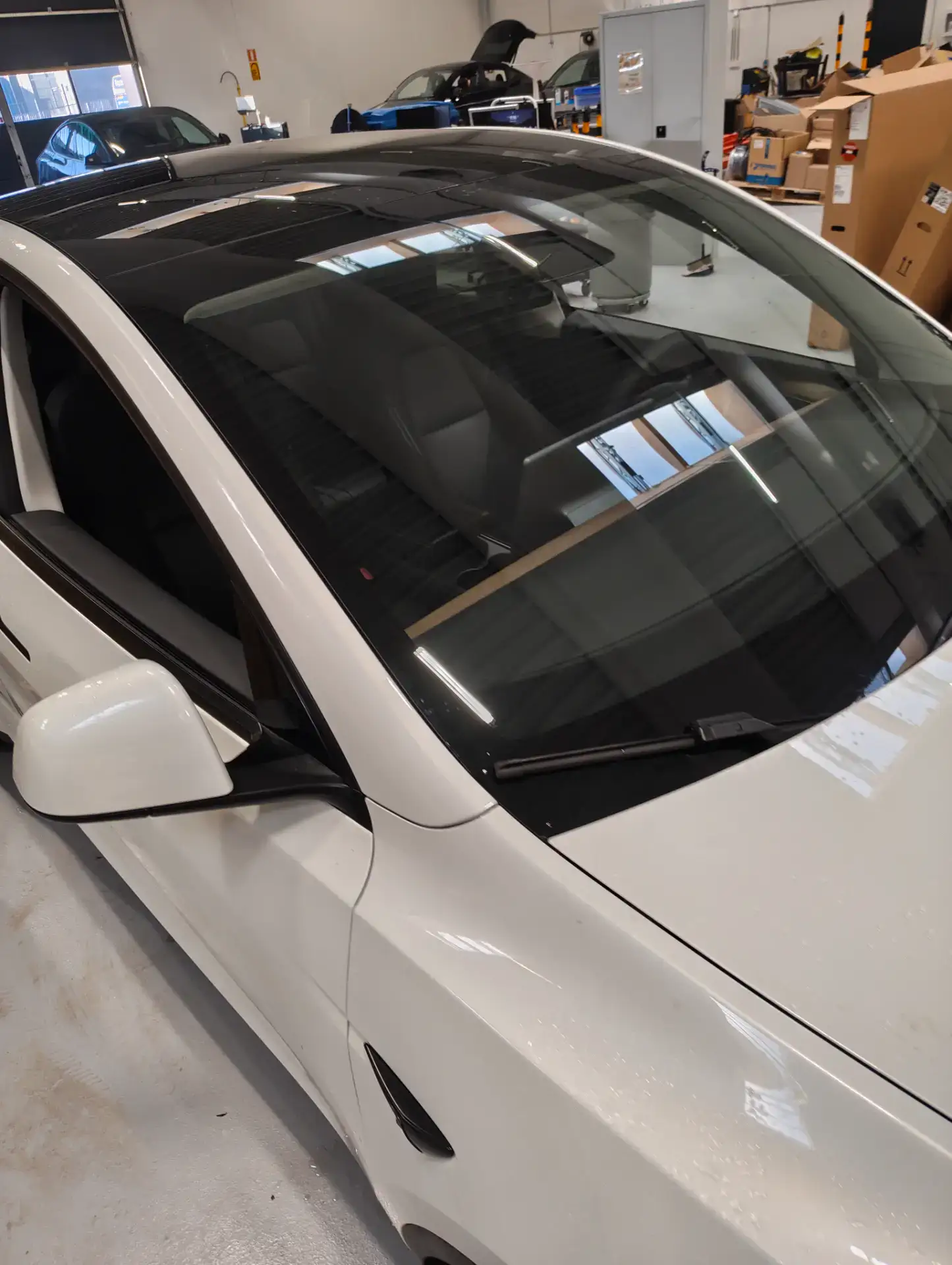 Autoglas, bilrudeudskiftning, forrude service.